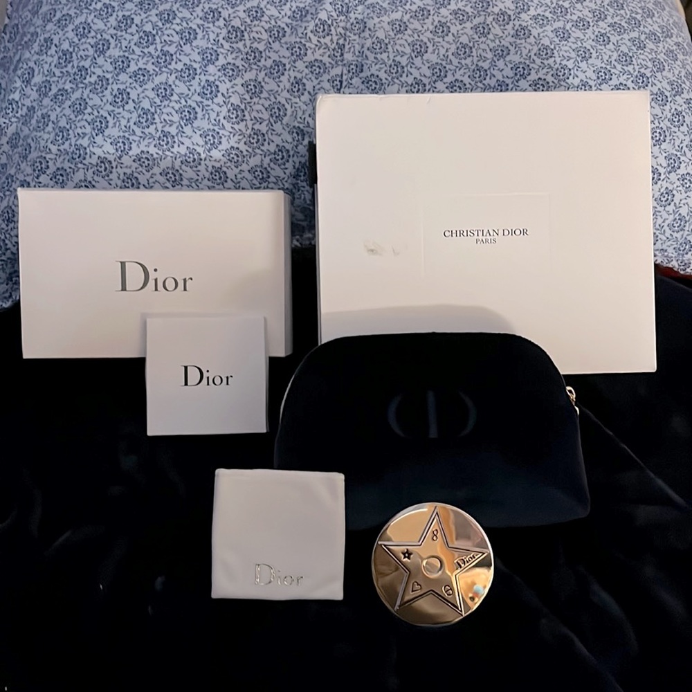 ⭐️C Dior travel pouch and mirror with gift box.
